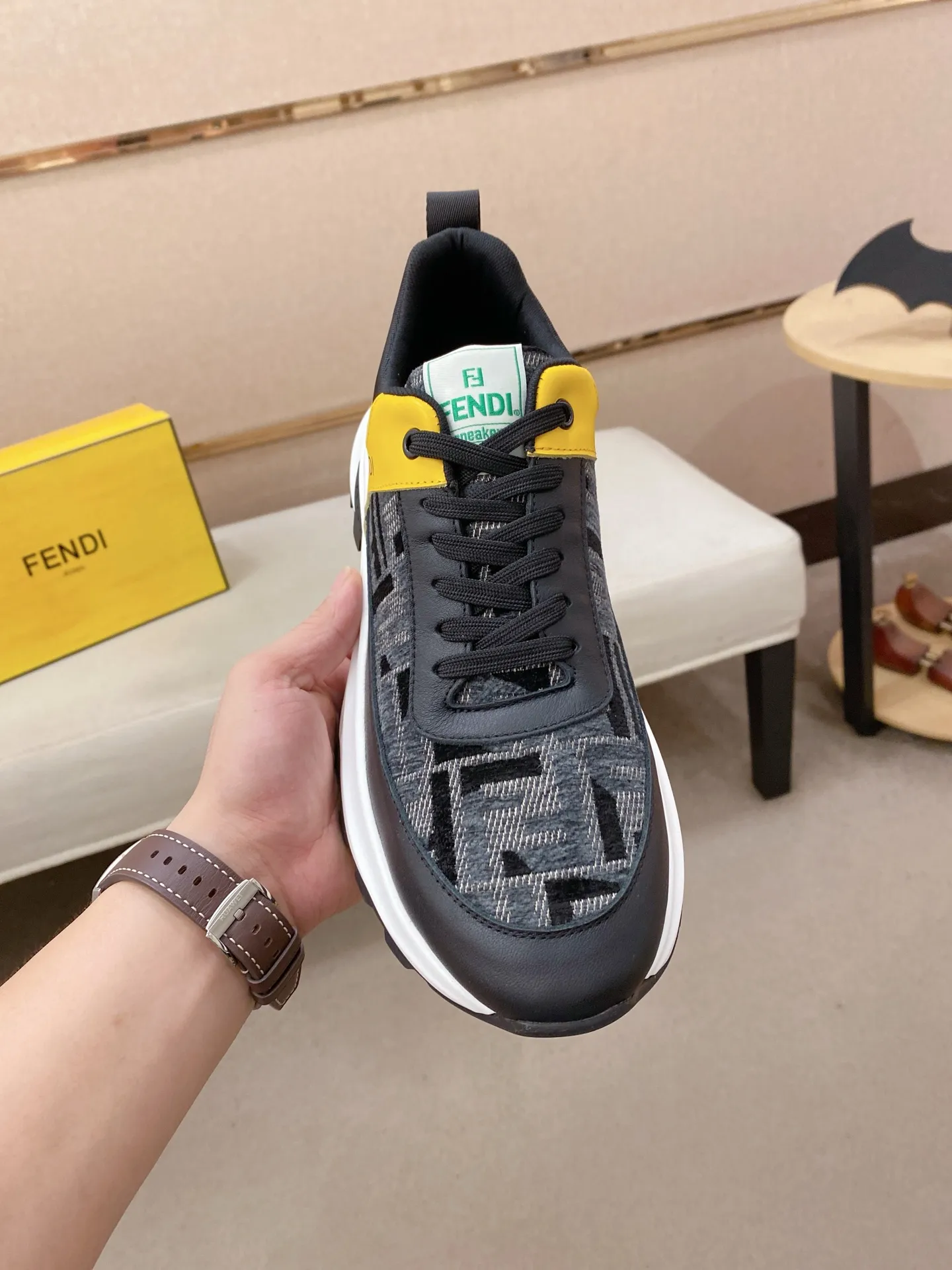 Men's shoes 💰 462💰 (fendi) New style 👊🏻 upper 🇮🇹 imported cowhide fabric 🇩🇪 lining imported sheepskin lining. The original outsole is molded to highlight the identity of every man, and the upper foot is elegant and stable🚶🏻🚶🏻The high-end custom counters reproduce the original version📯No matter the wind or rain, the shoe last remains unchanged and can withstand the verification of time🔍️,🔵 Size: 38-44
